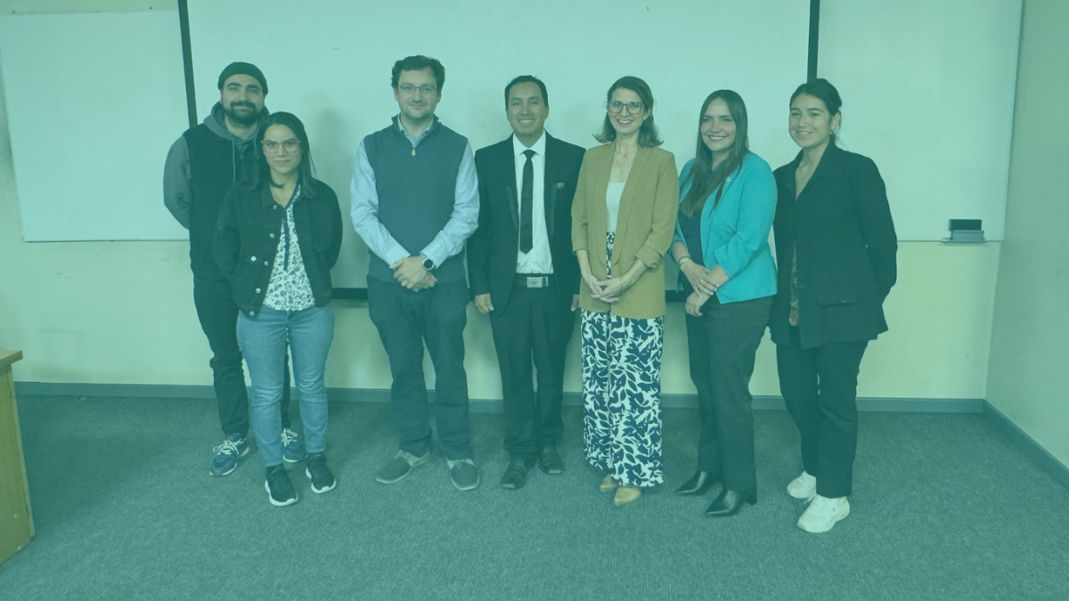 Foto de Kevin Ramos, profesor guí, Daniel Yunge, Correferente Katherine Westerhout, y miembros de The Lift y Valparaíso Makerspace.